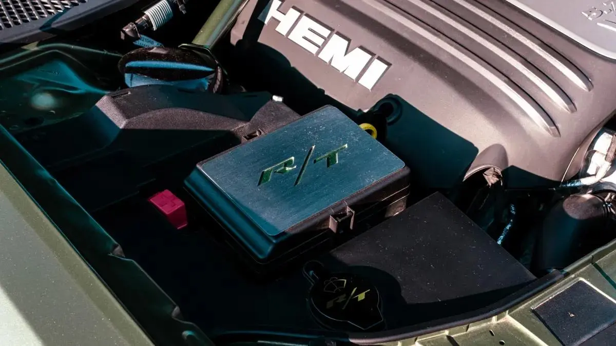 高信頼性コモンモードインダクタを使用して車載EMI問題を解決